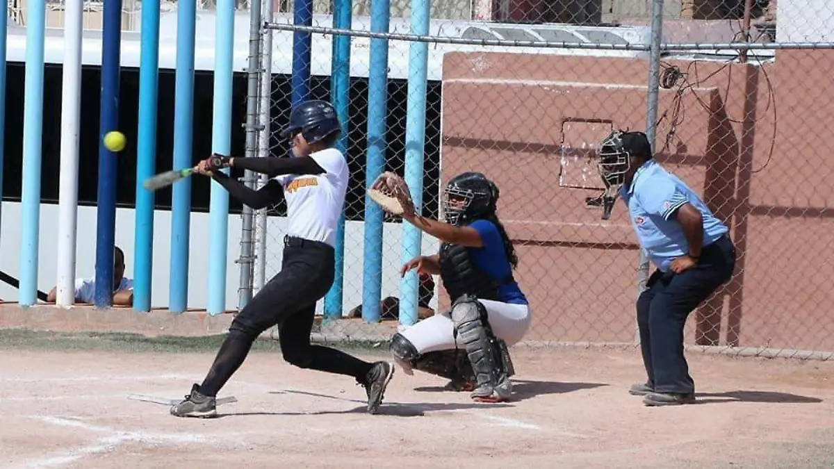 33 Invitan a todas las mujeres a practicar softbol